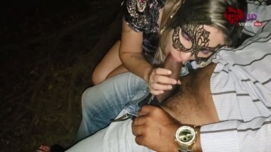 Sex with a taxi driver in the park in front of the husband