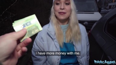 Buxom Blonde Pizza Girl Is Ready To Suck the Client's Dick & Do Other Slutty Things To Get More Money