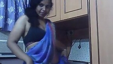 Horny lily in blue sari indian babe sex video -