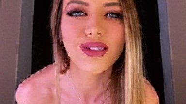 Big Ass Babe Exposes Her Big Boobs