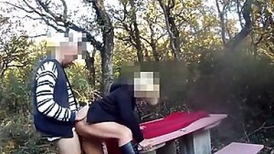 Je laisse ma femme se faire allumer dans la nature Amateur Francais HD